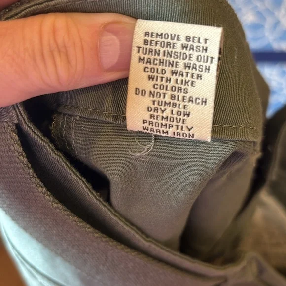 Green Shorts with Belt Size 7 - Picture 8 of 9